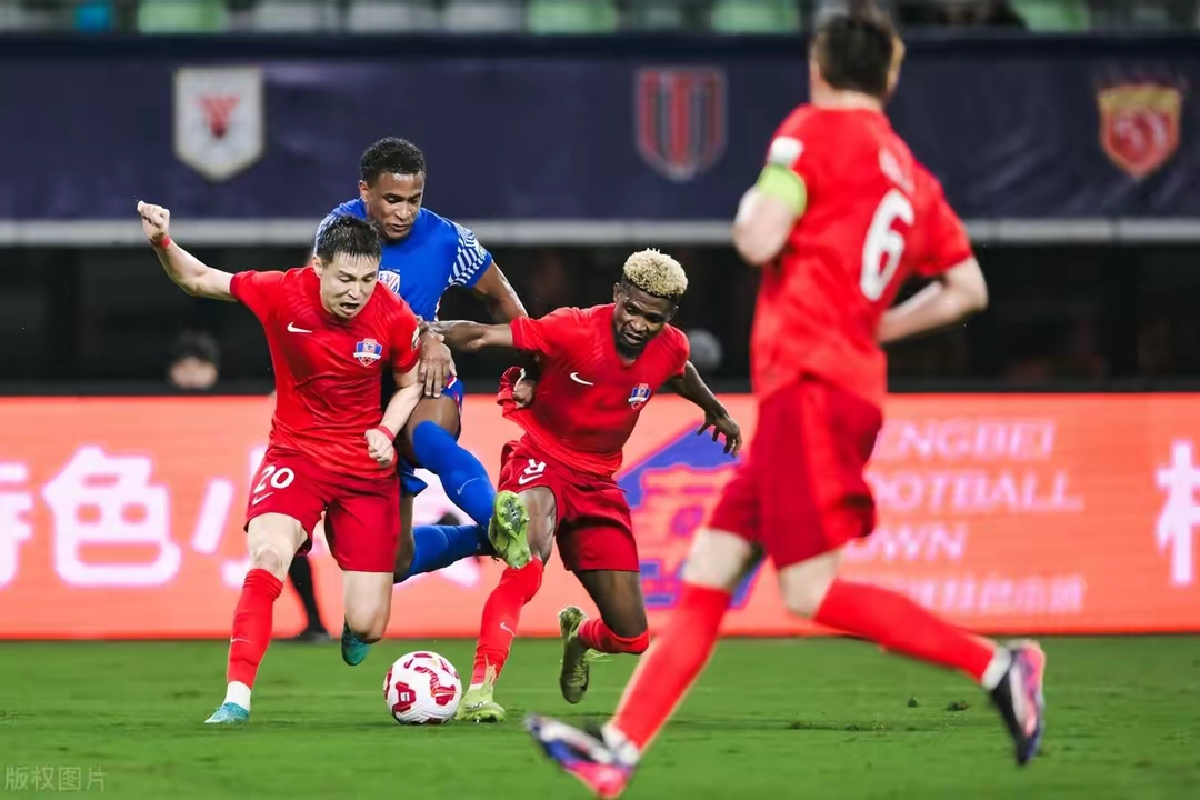 包含上海申花完胜，豪取三分领跑积分榜的词条