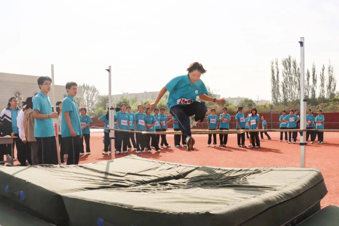 激励全场观众，燃烧运动梦想的热情