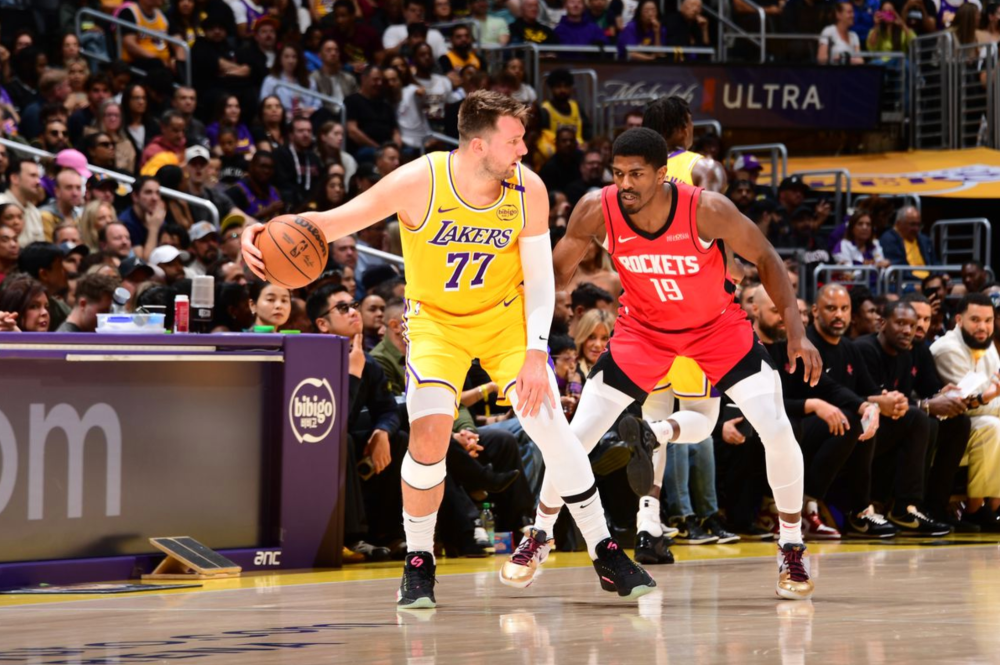 九游官方-人队客场险胜灰熊队，球员们全力拼搏取得关键胜利